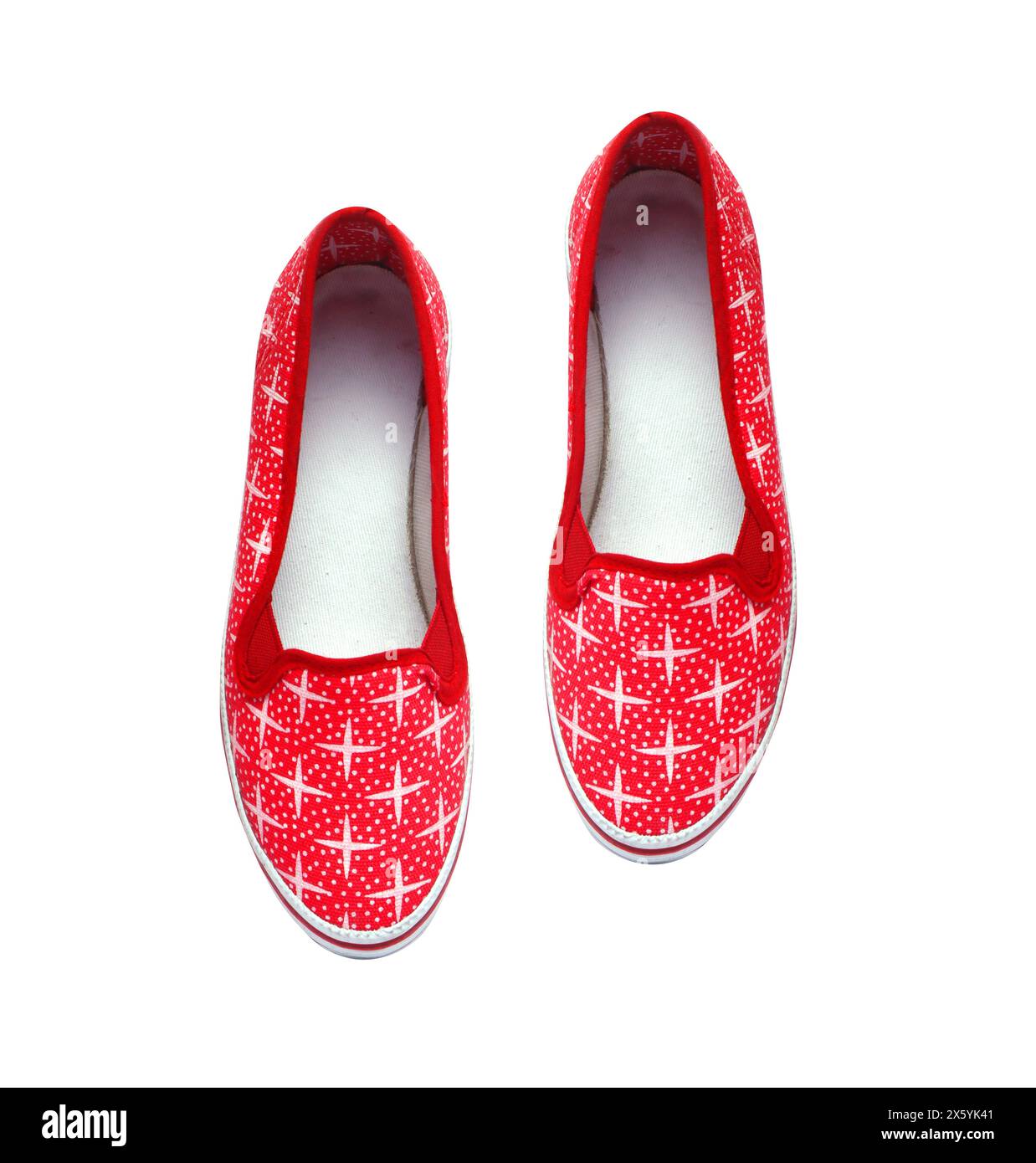 Rote und weiße Leinwandschuhe isoliert Stockfoto