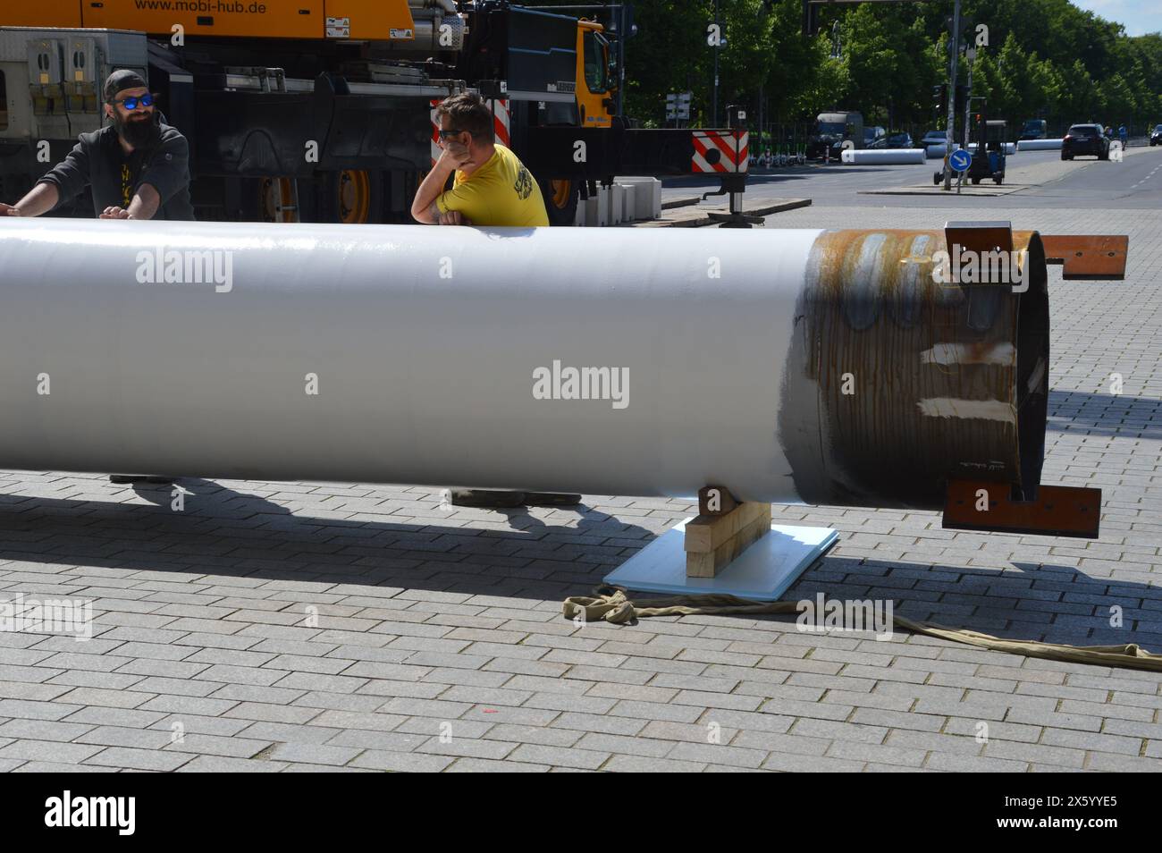 Berlin, Deutschland - 6. Mai 2024 - Beginn der Bauarbeiten für die Fanmeile der UEFA-Fußball-Europameisterschaft 2024 vor dem Brandenburger Tor. (Foto: Markku Rainer Peltonen) Stockfoto