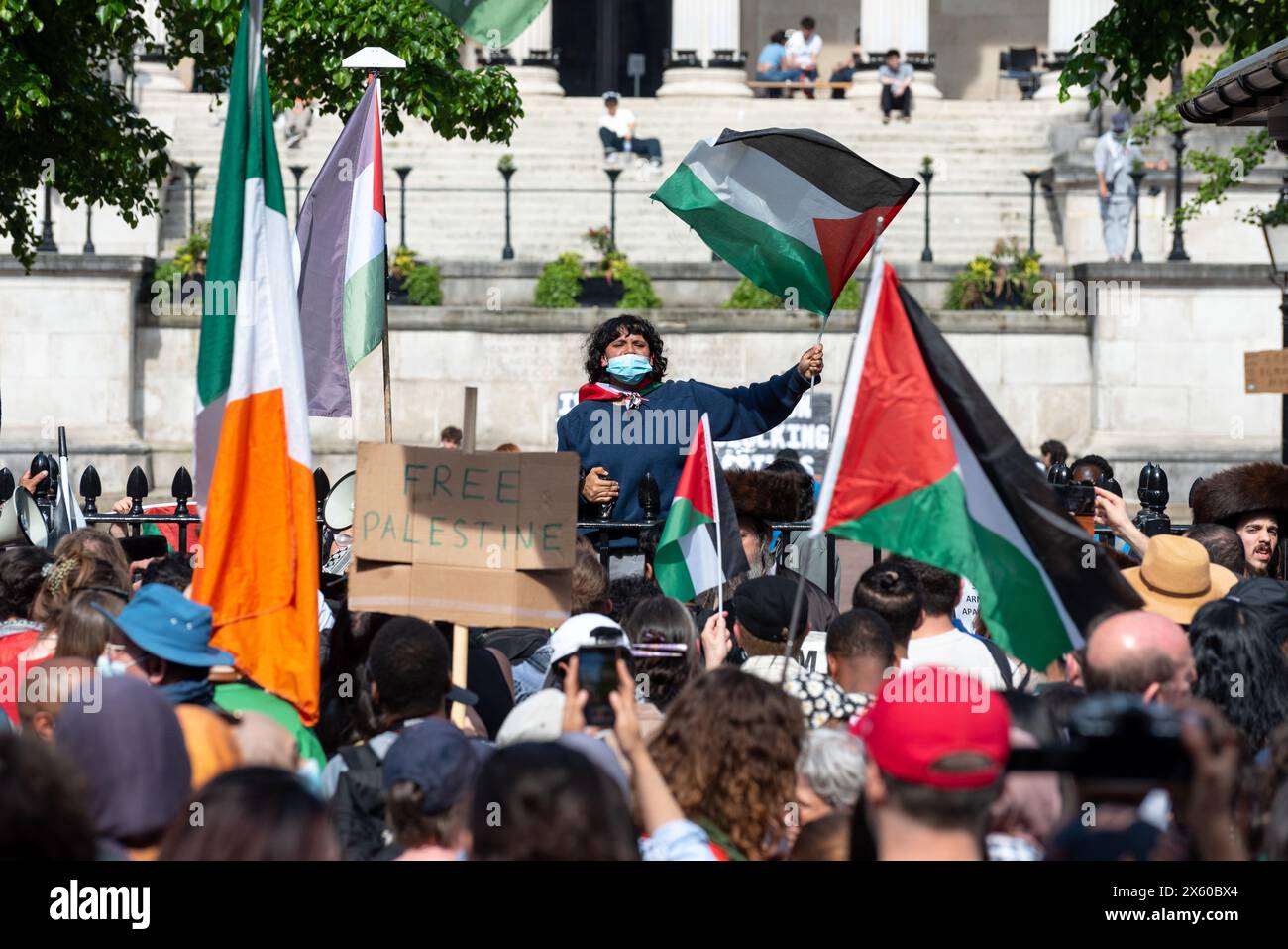 London, Großbritannien. 11. Mai 2024. Pro-palästinensische Demonstranten marschieren vom Lager der SOAS University of London zur UCL. Anrede: Andrea Domeniconi/Alamy Live News Stockfoto