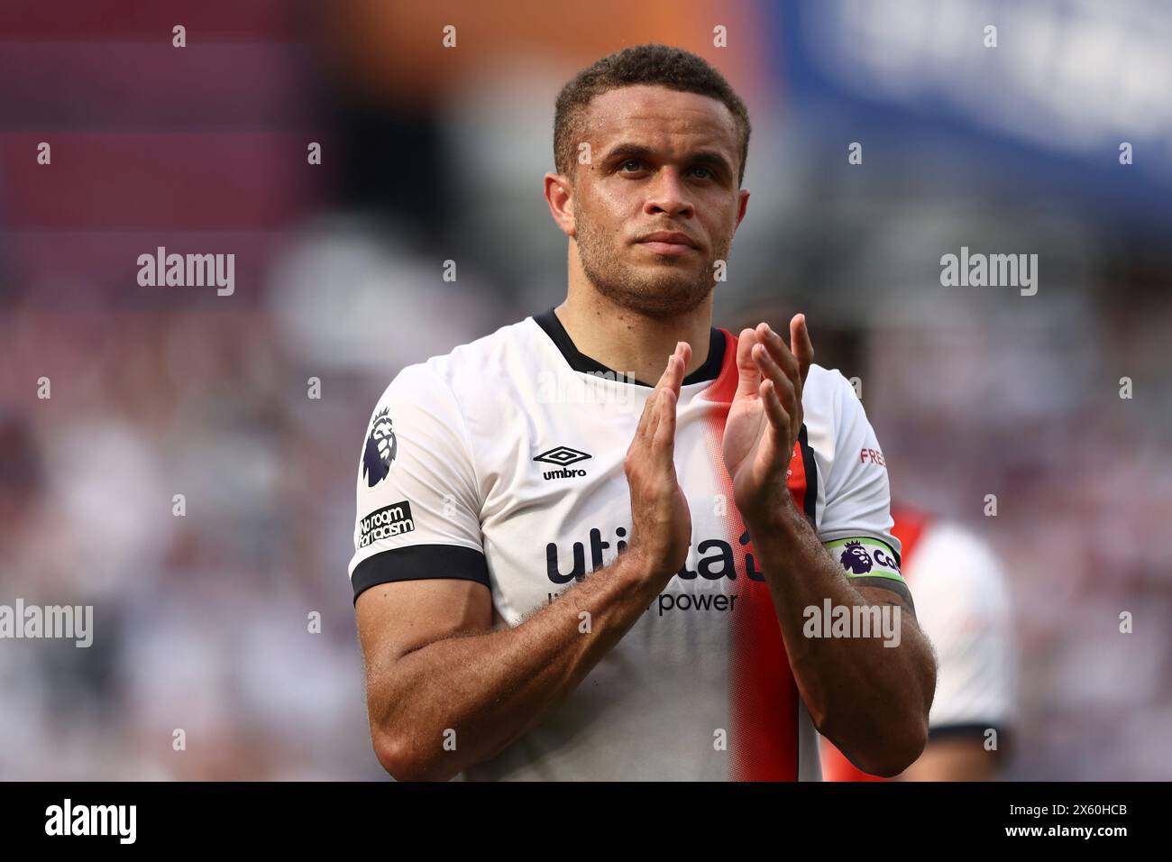 London Stadium, Stratford am Samstag, 11. Mai 2024. Carlton Morris aus Luton Town scheint völlig zerstört zu sein, da ihr Abstieg während des Premier League-Spiels zwischen West Ham United und Luton Town im London Stadium, Stratford, am Samstag, den 11. Mai 2024, fast bestätigt wurde. (Foto: Tom West | MI News) Credit: MI News & Sport /Alamy Live News Stockfoto