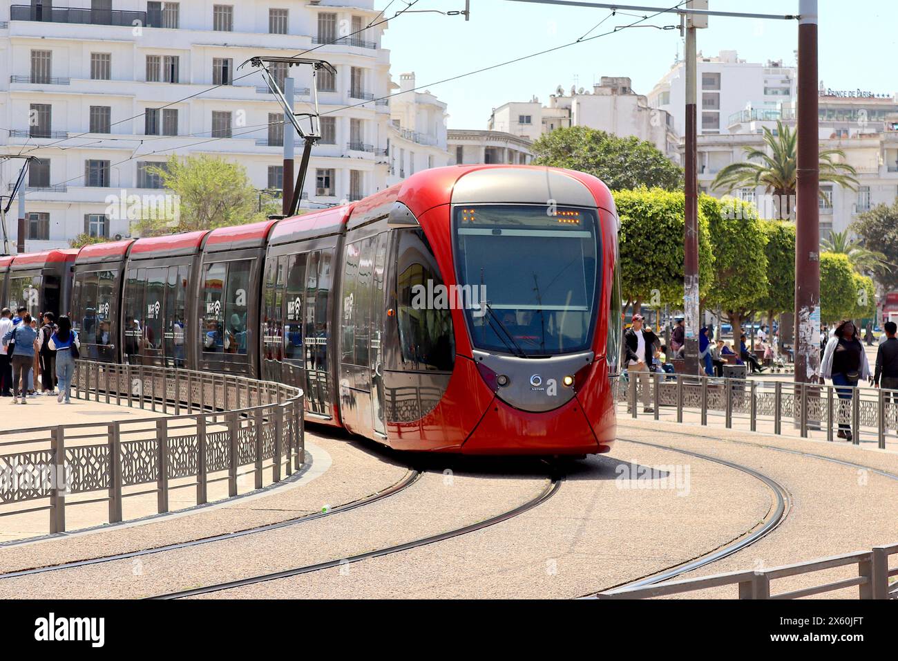 Casa Transports – eine marokkanische öffentliche Verkehrsbehörde hat mit Alstom einen Vertrag über 130 Mio. € für den Bau und die Lieferung von 66 Straßenbahnen des Typs Citadis X05 unterzeichnet. Stockfoto