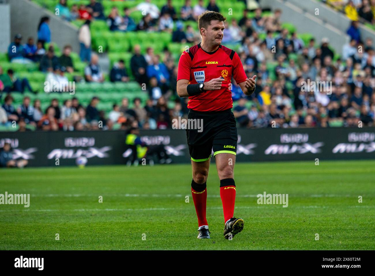 Melbourne, Australien. 12. Mai 2024. Melbourne Victory gegen Melbourne City - 2024 Isuzu UTE A-League Männer Finals Series - Halbfinale 1 - AAMI Park. Match-Offizieller Adam Kersey im A-League Männer Halbfinale 1 2024 zwischen Melbourne Victory FC und Wellington Phoenix FC. Foto: James Forrester/Alamy Live News Stockfoto