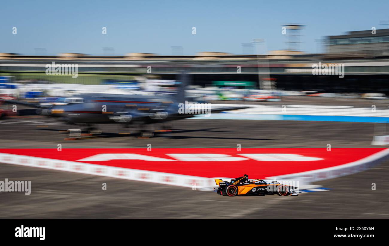 08 BARNARD Taylor (gbr), NEOM McLaren Formula E Team, Nissan e-4ORCE 04, Aktion beim Berlin ePrix 2024, 7. Treffen der ABB FIA Formel E Weltmeisterschaft 2023-24, auf dem Tempelhof Airport Street Circuit vom 10. Bis 12. Mai 2024 in Berlin Stockfoto