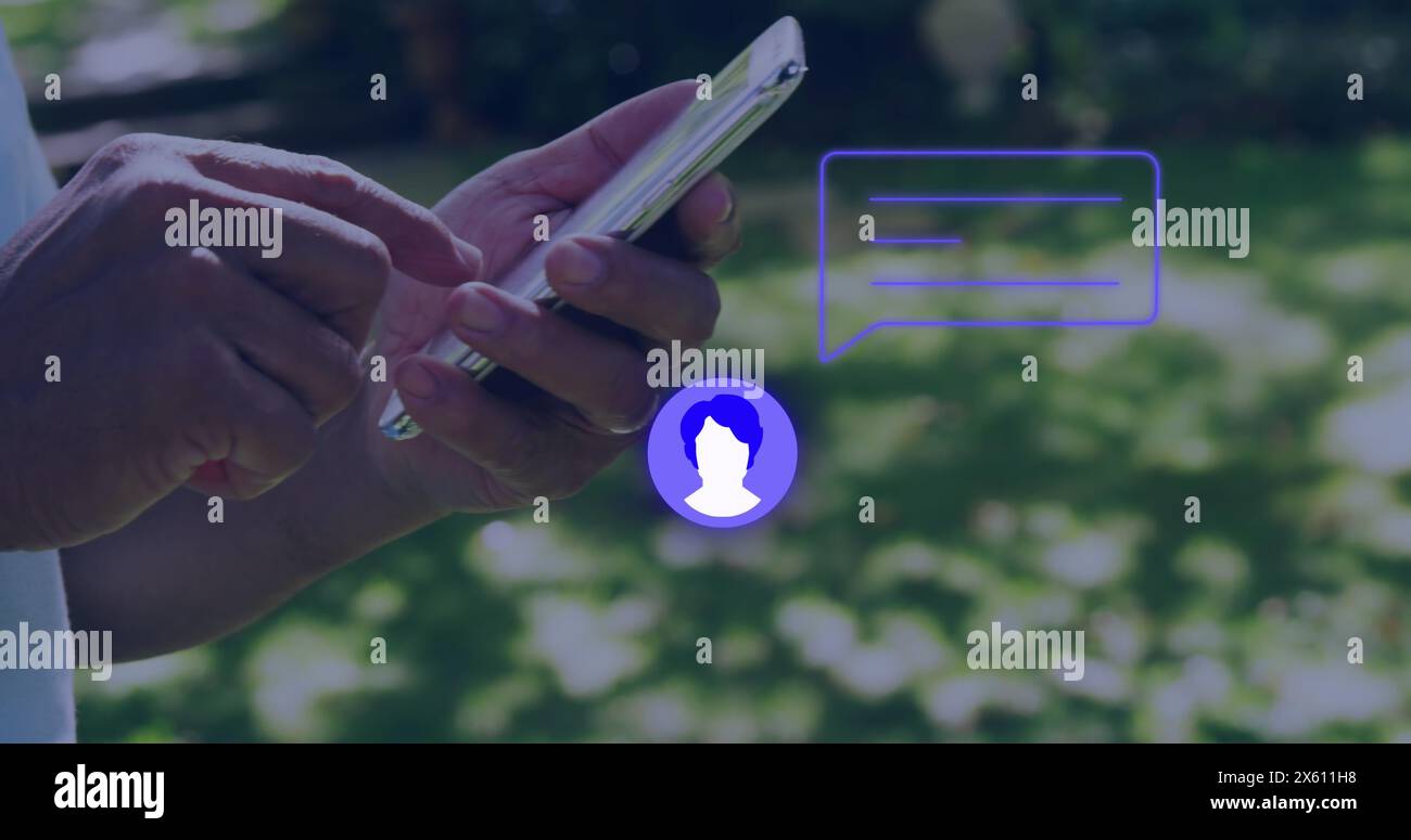 Bild des Neonprofils und Nachrichtensymbol im mittleren Bereich des Mannes, der das Smartphone im Park verwendet Stockfoto