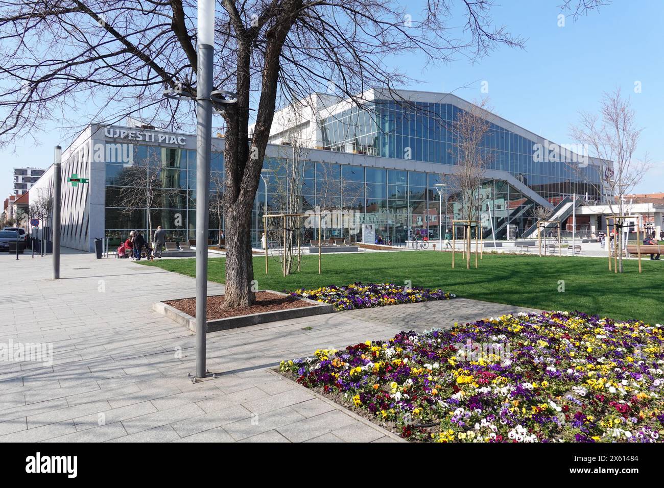Budapest, Újpest Szent István ter, moderne Markthalle // Budapest, Újpest Szent István Platz, moderne Markthalle Stockfoto