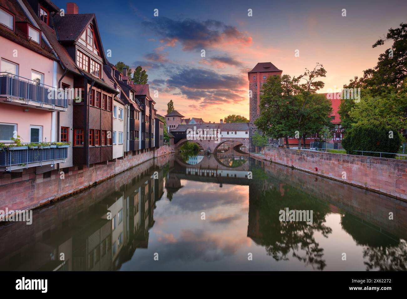 Nürnberg, Deutschland. Stadtbild der Altstadt Nürnberg, Deutschland bei Sonnenuntergang im Frühling. Stockfoto
