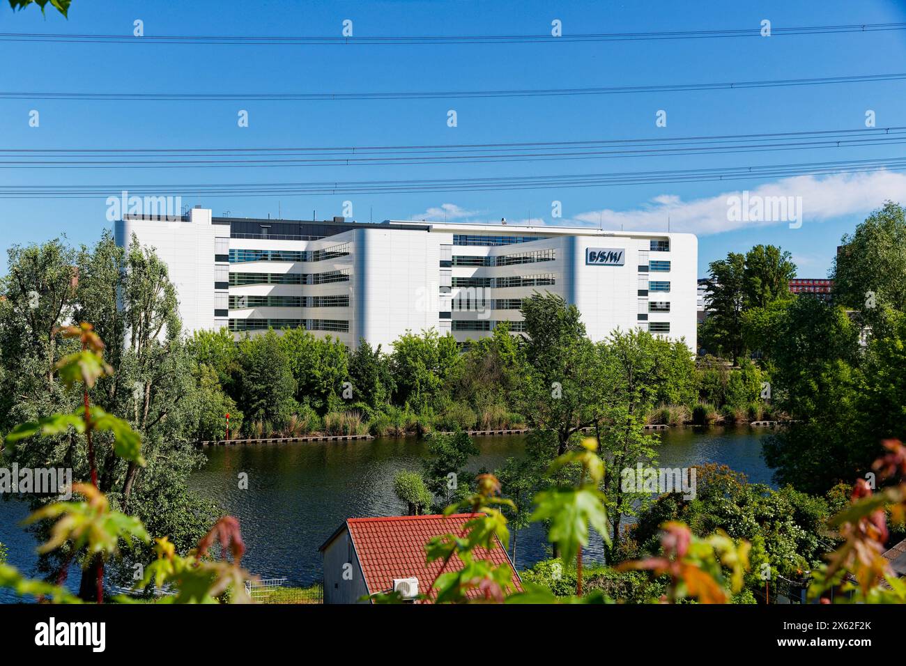 BSH-Entwicklungszentrum an der Spree 12. Mai 2024 Deutschland, Berlin - Entwicklungszentrum der BSH Bosch-Siemens-Hausgeräte Sparte an der Spree in Berlin-Siemensstadt. *** BSH Entwicklungszentrum an der Spree 2024 05 12 Deutschland, Berlin Entwicklungszentrum der BSH Bosch Siemens Haushaltsgeräte Division an der Spree in Berlin Siemensstadt Stockfoto