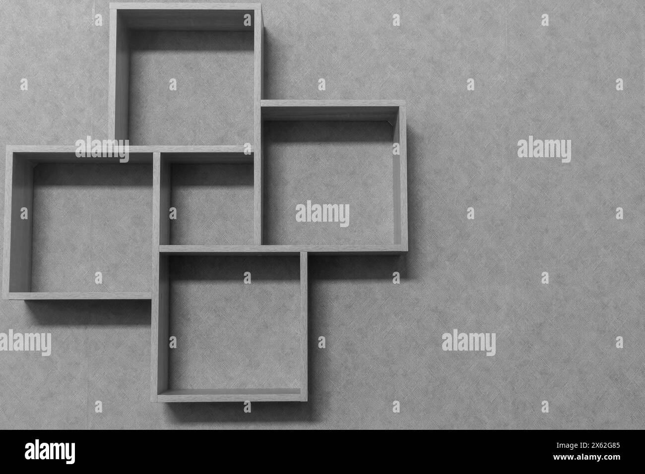 Schrankmöbel. Block aus asymmetrischen Holzregalen für Bücher und Zimmerdekor an grauer Wand Stockfoto