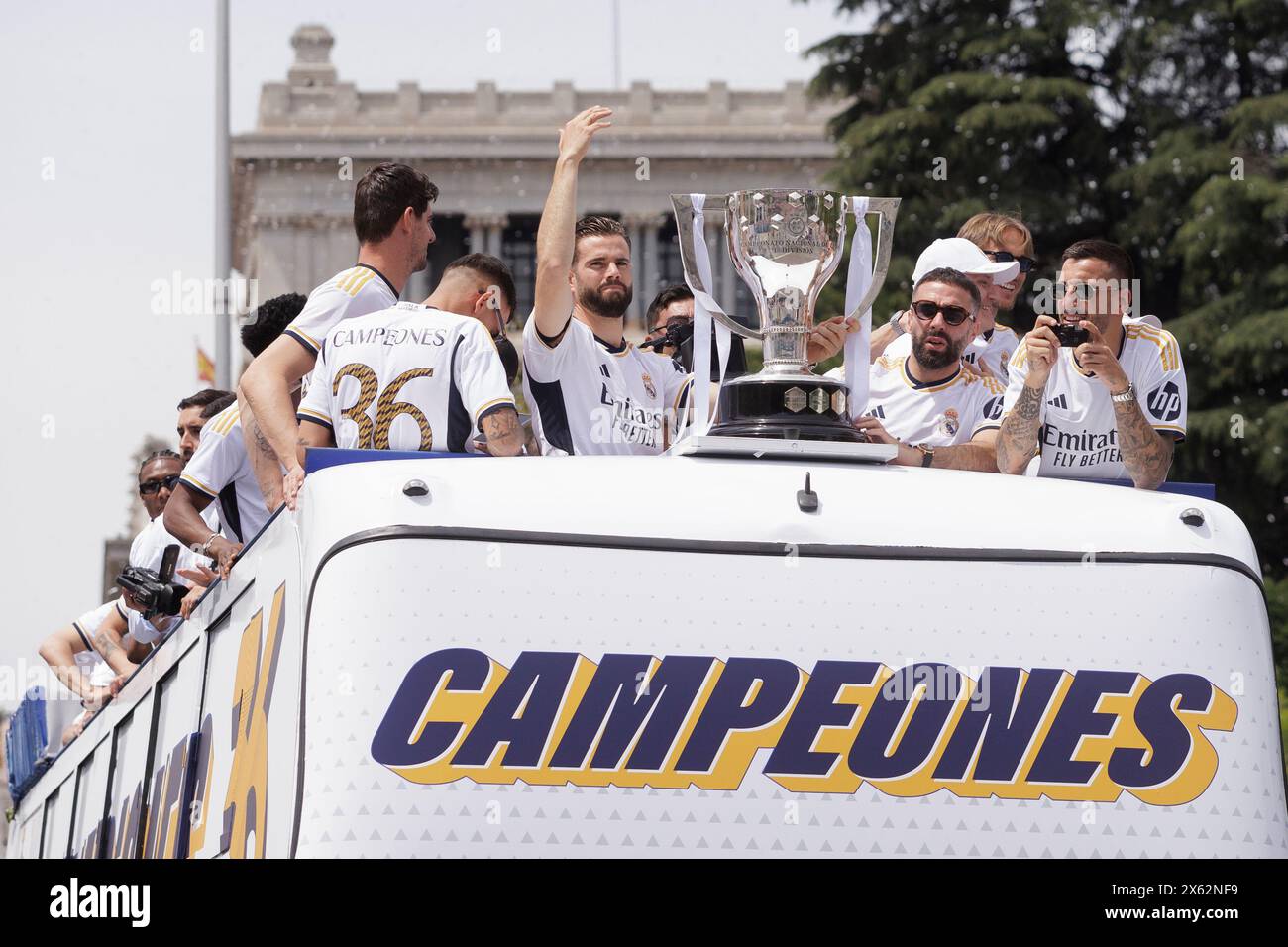 Madrid, Spanien. Mai 2024. Die Spieler von Real Madrid feiern die Meisterschaft der La Liga am Cibeles-Brunnen in Madrid. (Foto: Guillermo Martinez/SOPA Images/SIPA USA) Credit: SIPA USA/Alamy Live News Stockfoto