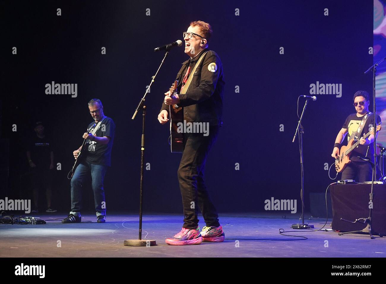 Rio de Janeiro, Brasilien, 10. Mai 2024. Sänger Thedy Corrêa von der Rockband Nenhum de Nós während eines Konzertes Qualystage in Rio de Janei Stockfoto