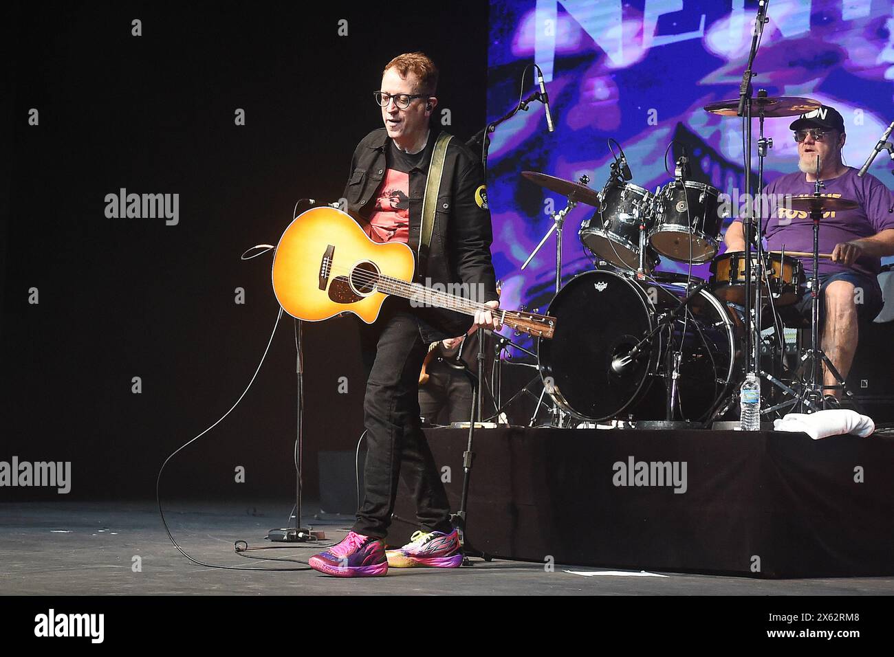 Rio de Janeiro, Brasilien, 10. Mai 2024. Sänger Thedy Corrêa von der Rockband Nenhum de Nós während eines Konzertes Qualystage in Rio de Janei Stockfoto