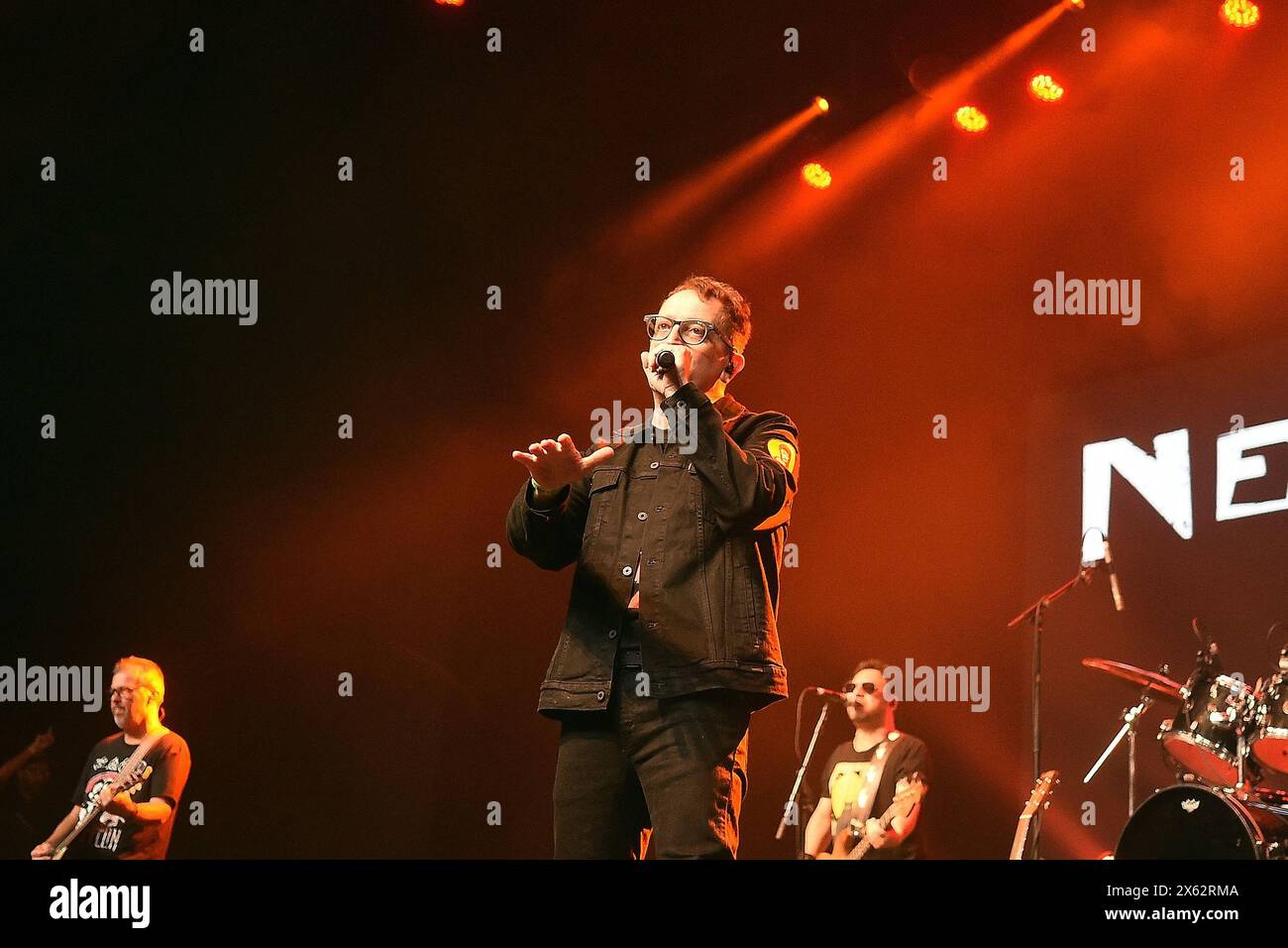 Rio de Janeiro, Brasilien, 10. Mai 2024. Sänger Thedy Corrêa von der Rockband Nenhum de Nós während eines Konzertes Qualystage in Rio de Janei Stockfoto