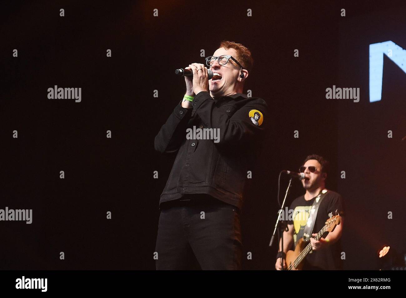 Rio de Janeiro, Brasilien, 10. Mai 2024. Sänger Thedy Corrêa von der Rockband Nenhum de Nós während eines Konzertes Qualystage in Rio de Janei Stockfoto