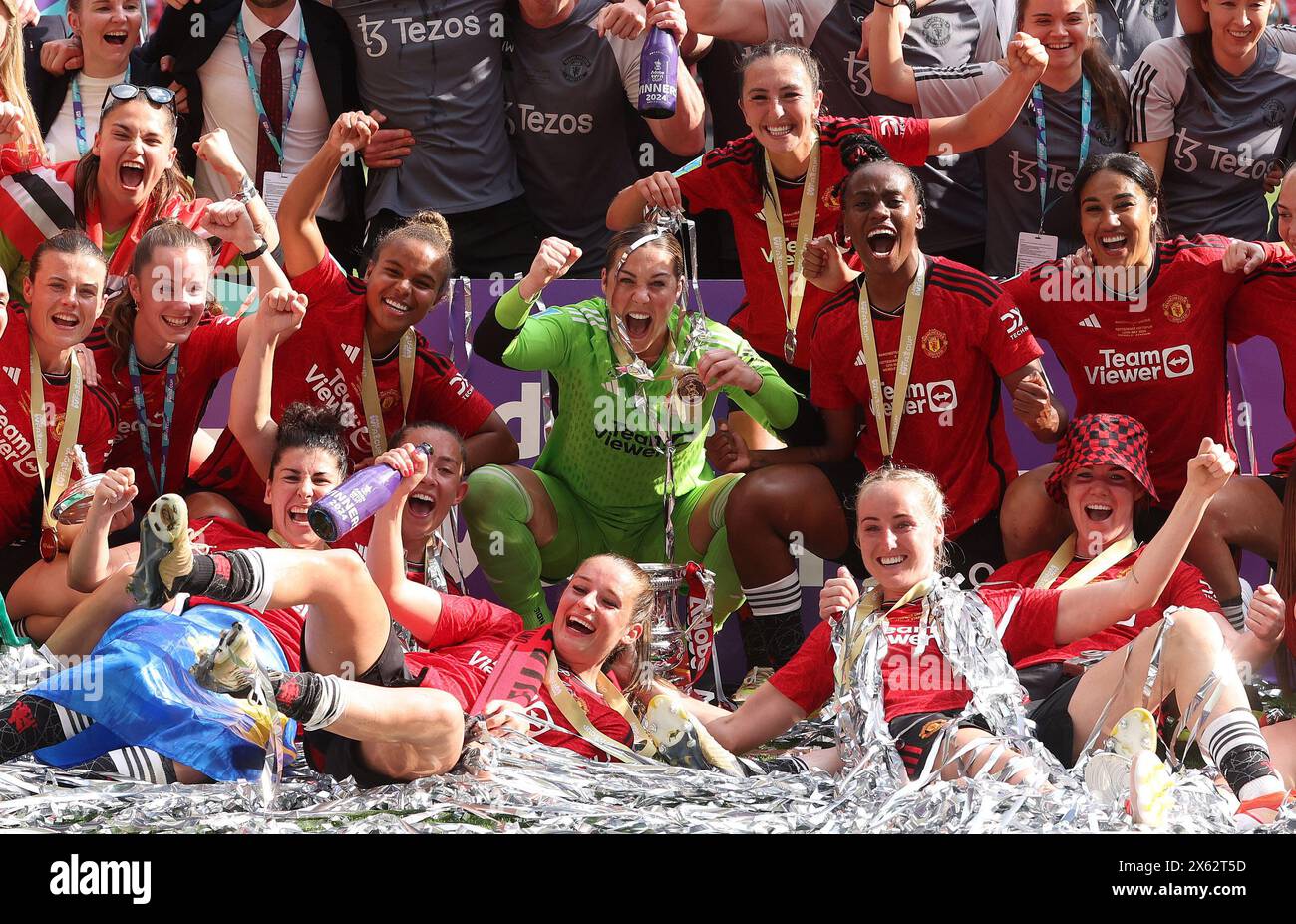 London, Großbritannien. Mai 2024. Die Spieler von Manchester United feiern nach dem FA-Cup-Spiel der Frauen im Wembley Stadium in London. Der Bildnachweis sollte lauten: Paul Terry/Sportimage Credit: Sportimage Ltd/Alamy Live News Stockfoto