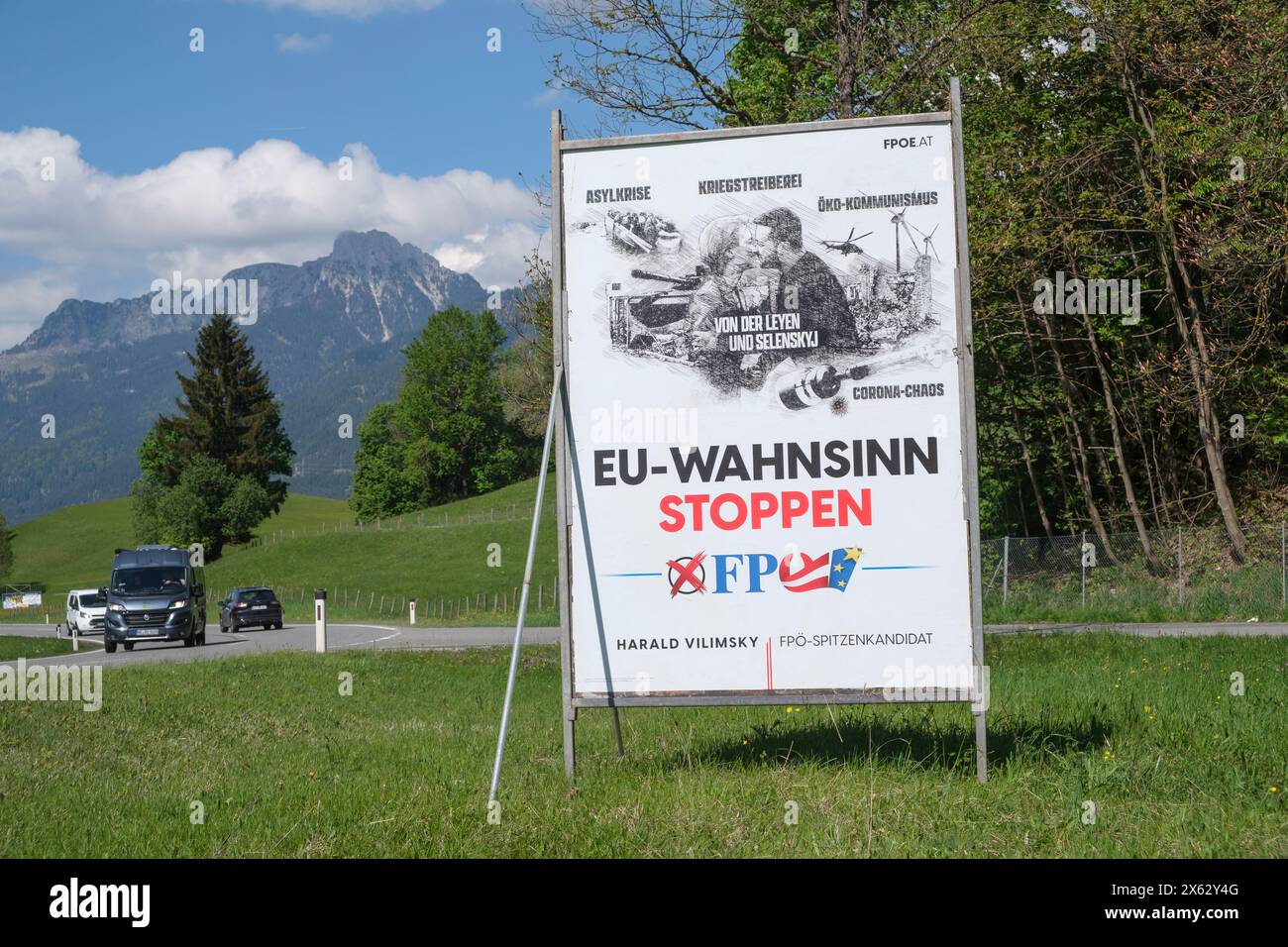 Wahlwerbung der österreichischen rechtsextremen Partei FPÖ für die Europawahlen 2024. Stockfoto