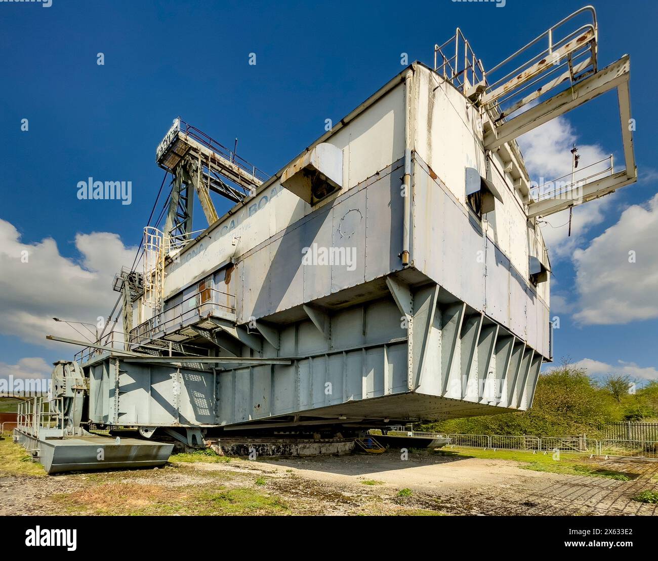 Walking Dragline Bagger im St Aidan's Naturschutzgebiet in West Yorkshire, ehemals Tagebau. UK Stockfoto