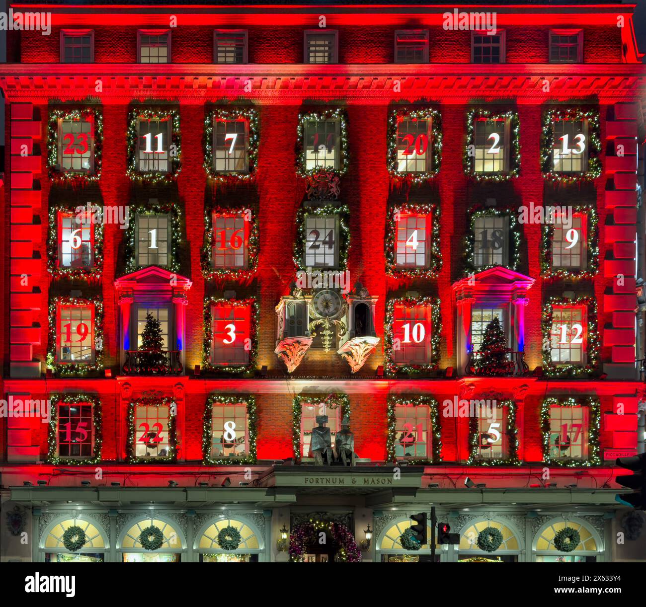 Außenansicht des Fortnum und Mason Kaufhauses zu Weihnachten. London. UK Stockfoto
