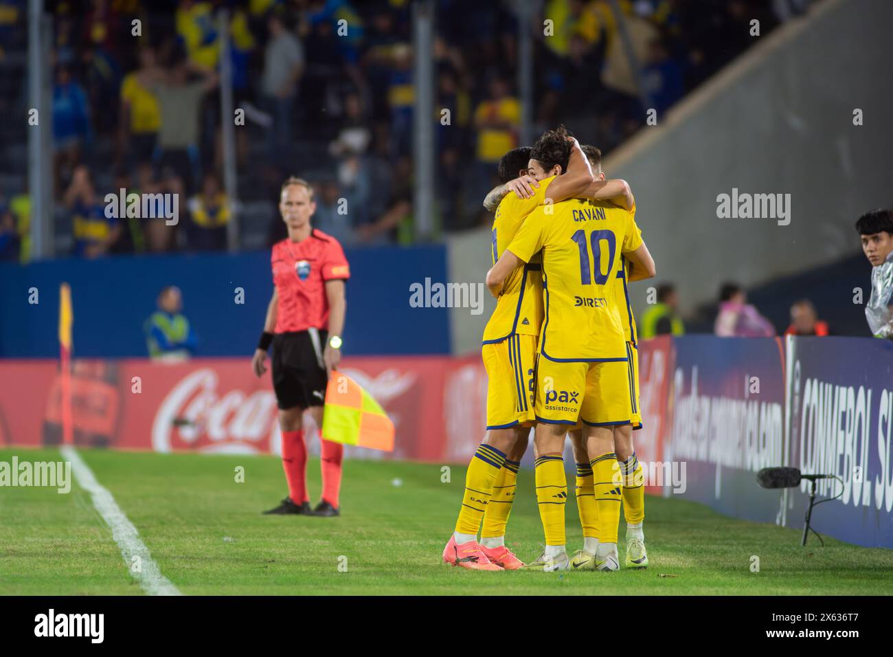 Equi Fernandez, Kevin Zenon, Edinson Cavani feiern nach Cavanis Tor für Boca Jrs gegen Sportivo Trinidense. Stockfoto