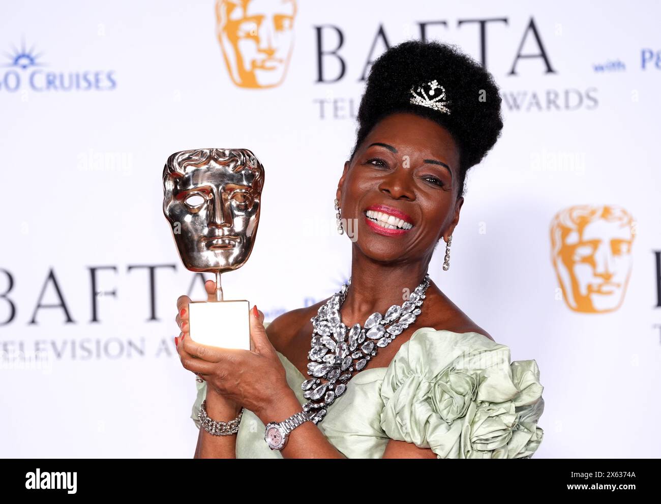 Baroness Floella Benjamin im Pressesaal, nachdem sie den BAFTA Fellowship Award bei den BAFTA TV Awards 2024 in der Royal Festival Hall in London erhalten hatte. Bilddatum: Sonntag, 12. Mai 2024. Stockfoto