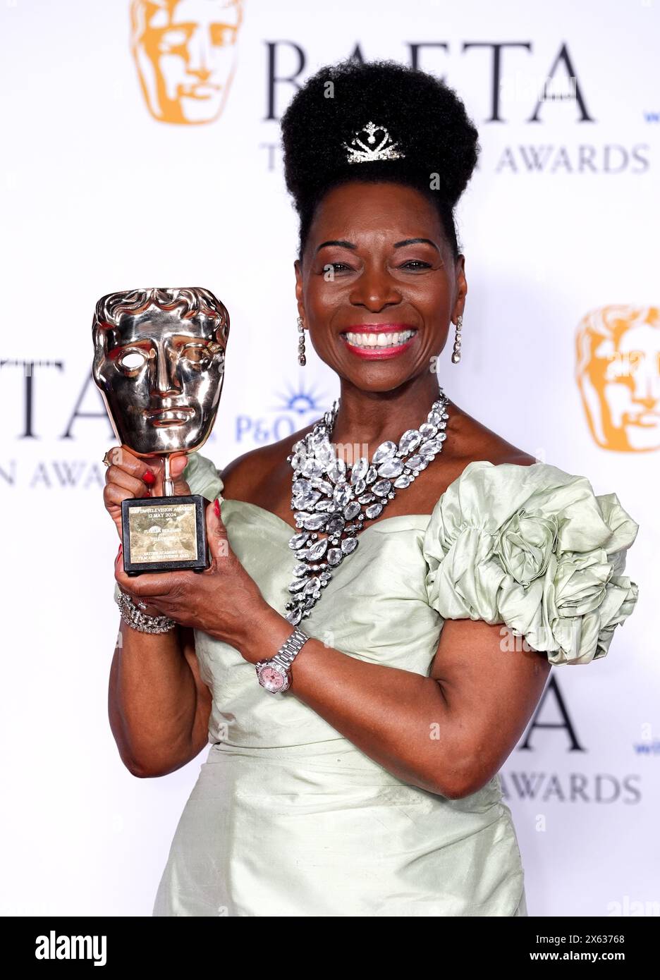 Baroness Floella Benjamin im Pressesaal, nachdem sie den BAFTA Fellowship Award bei den BAFTA TV Awards 2024 in der Royal Festival Hall in London erhalten hatte. Bilddatum: Sonntag, 12. Mai 2024. Stockfoto