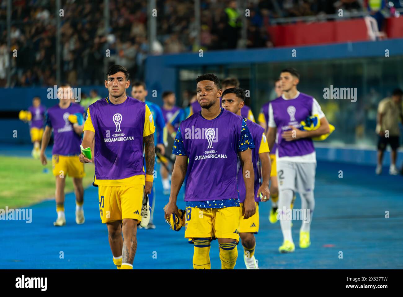 Frank Fabra und andere Bänker - Sportivo Trinidense (1) gegen Club Atletico Boca Juniors (2) Spiel, Phase Gruppe (Gruppe D) CONMEBOL Sudamericana 2024 Stockfoto