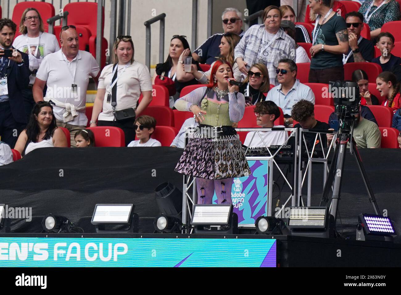 London, Großbritannien. Mai 2024. Issey Cross spielte vor dem Finale des Manchester United Women gegen Tottenham Hotspur Women Adobe Women's FA Cup im Wembley Stadium, London, England, Großbritannien am 12. Mai 2024 Credit: Every Second Media/Alamy Live News Stockfoto