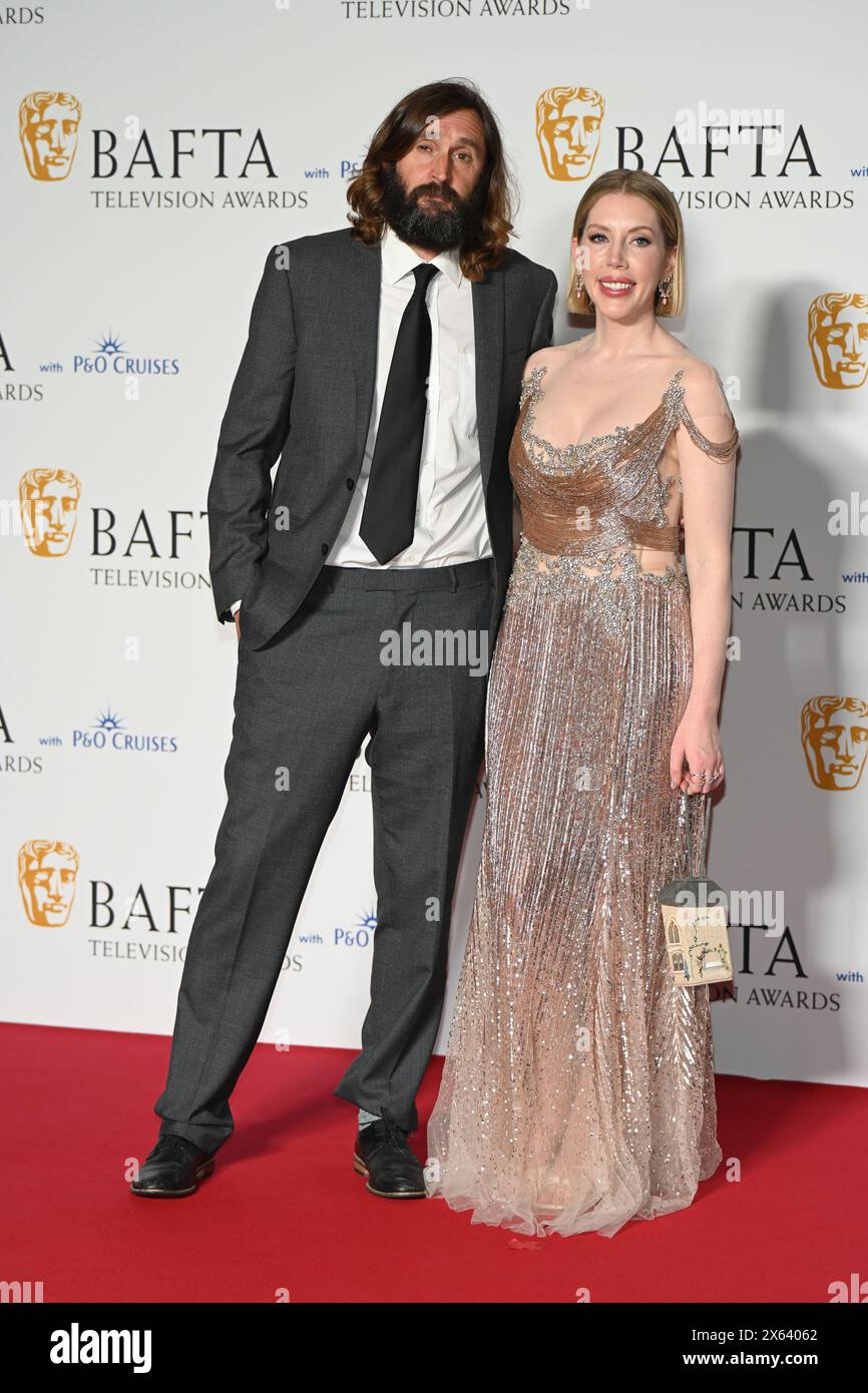 Royal Festival Hall, LONDON, ENGLAND, Großbritannien - 12. MAI 2024: Die Moderatoren des Comedy Entertainment Award Joe Wilkinson und Katherine Ryan posieren im Winners Room während der BAFTA Television Awards 2024 mit P&O Cruises, London, Großbritannien. Quelle: Siehe Li/Picture Capital/Alamy Live News Stockfoto