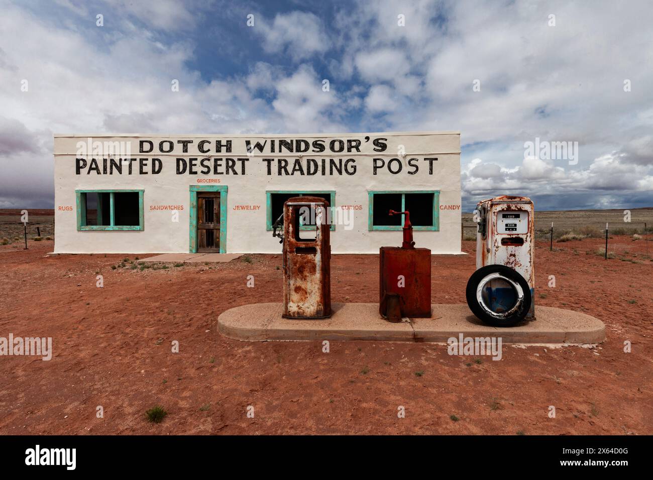 Der verlassene Painted Desert Trading Post entlang eines umgangenen Abschnitts der Route 66 in Arizona nach Renovierungsarbeiten zum Erhalt des Gebäudes. Stockfoto