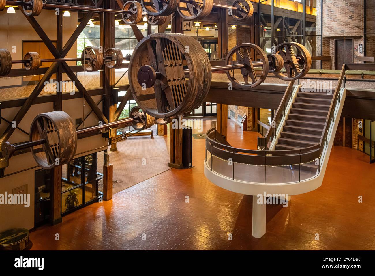 Blick in die Lobby auf das Columbus Convention & Trade Center im restaurierten Gebäude der Columbus Iron Works aus dem Jahr 1853 am Chattahoochee River in Columbus, GA. Stockfoto
