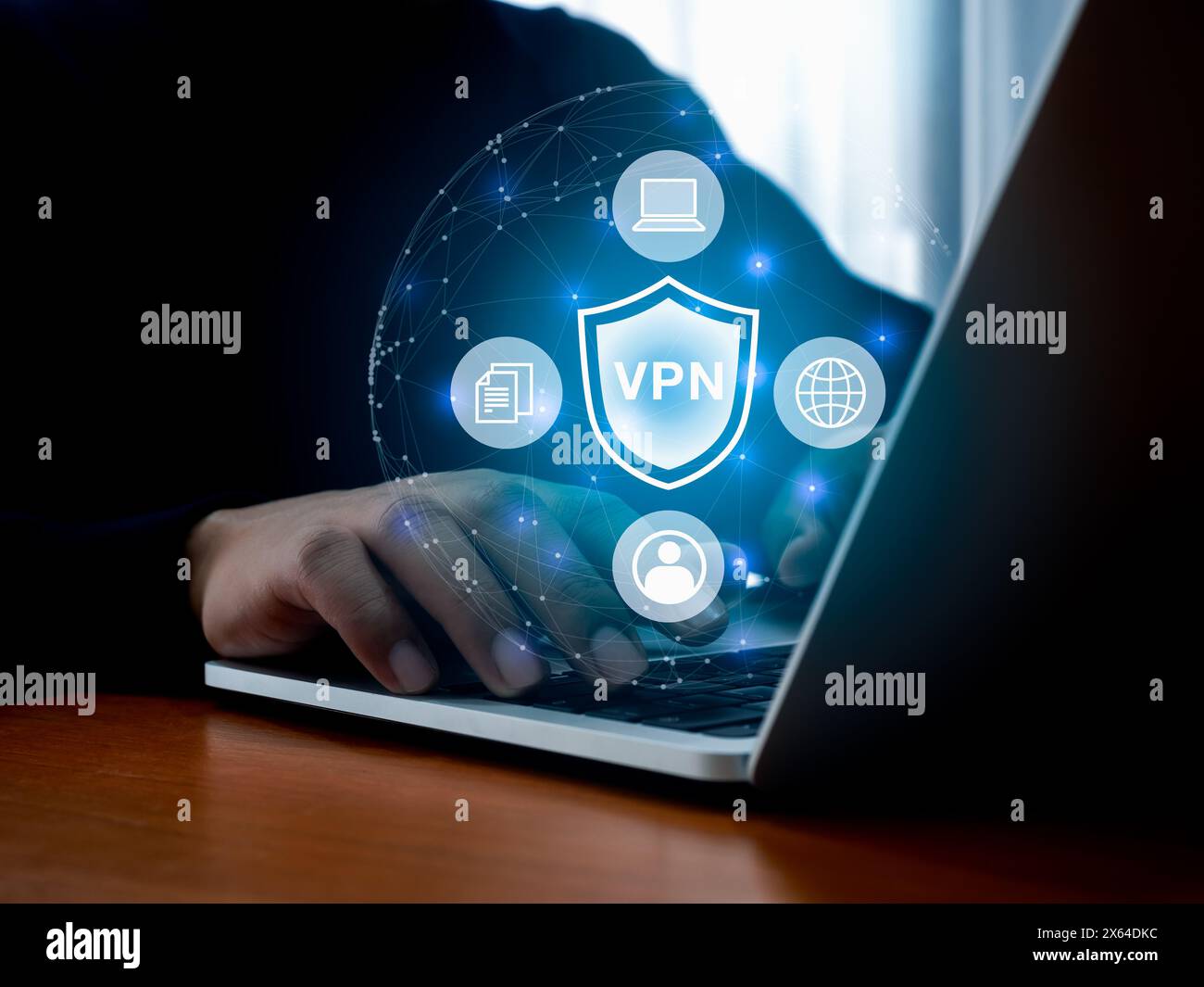 VPN, virtueller privater Netzwerkdienst zum Schutz der Privatsphäre Online-Konzept. Sicherheit von Unternehmenstechnologien. Internetverbindung mit Computerdaten wird auf Scre angezeigt Stockfoto