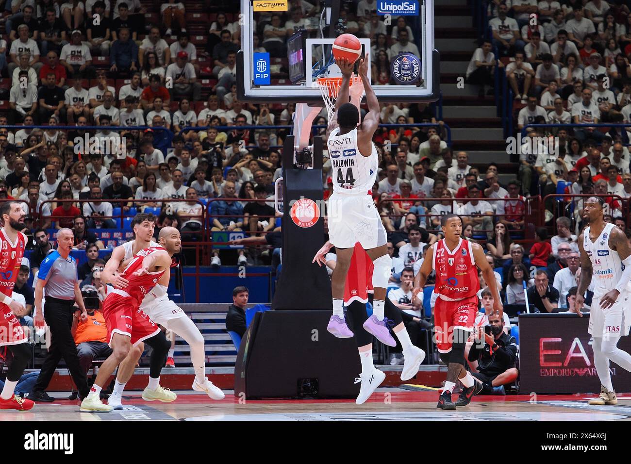 Mailand, Italien. Mai 2024. Kamar Baldwin (Dolomiti Energia Trento) während der Playoff - EA7 Emporio Armani Milano vs Dolomiti Energia Trento, italienische Basketball Serie A Spiel in Mailand, Italien, 12. Mai 2024 Credit: Independent Photo Agency/Alamy Live News Stockfoto