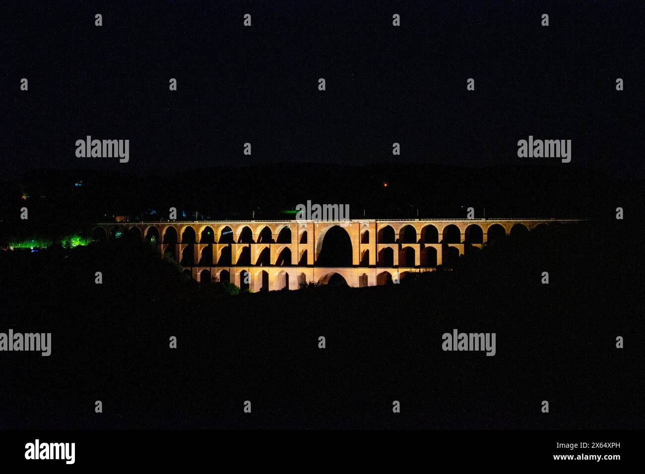 Panorama-Göltzsch-Viadukt im Vogtland, Sachsen DDR in der Nacht Stockfoto