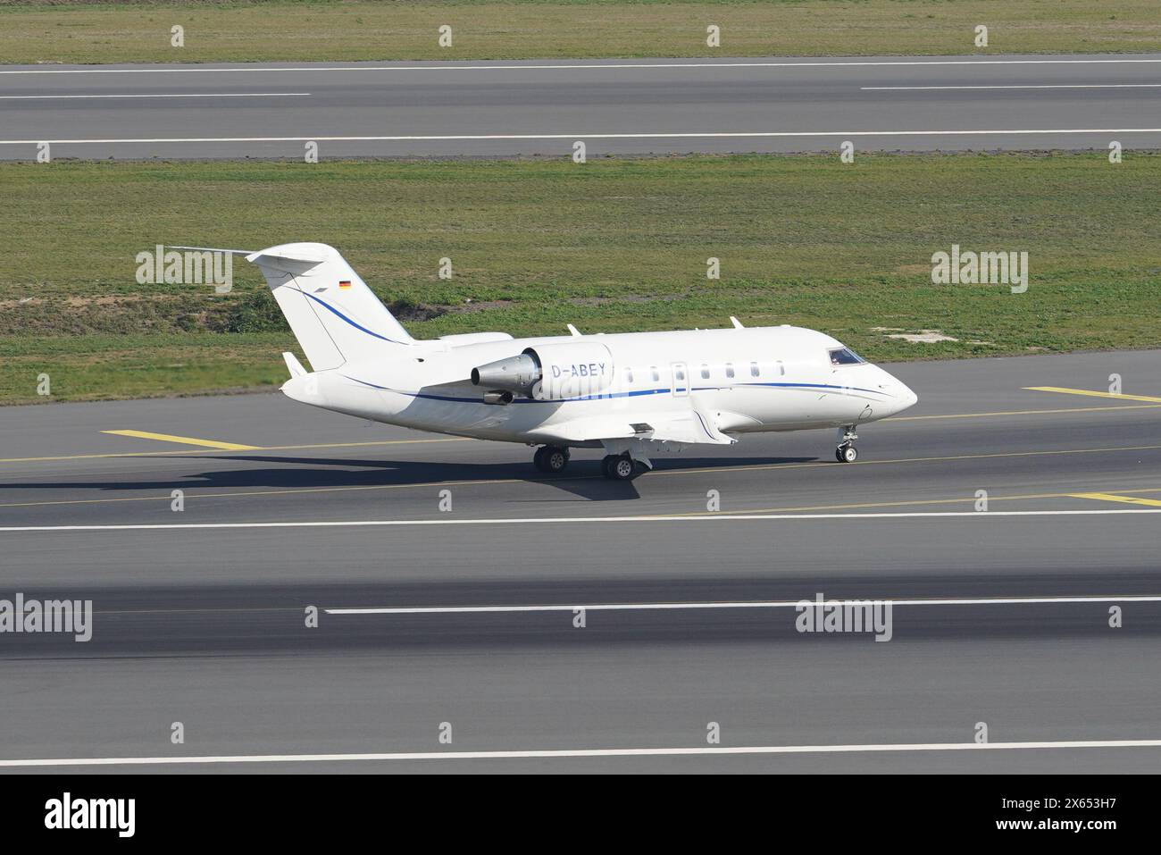 ISTANBUL, TURKIYE - 05. NOVEMBER 2022: ImperialJet Bombardier Challenger 605 (5863) landet zum Internationalen Flughafen Istanbul Stockfoto