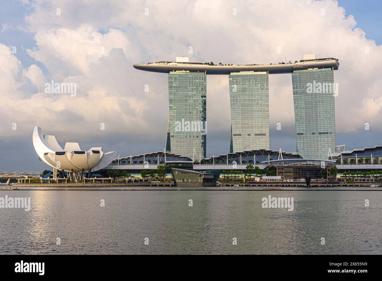 Marina Bay Sands und der ArtScience Museum an der Marina Bay, Singapore Stockfoto