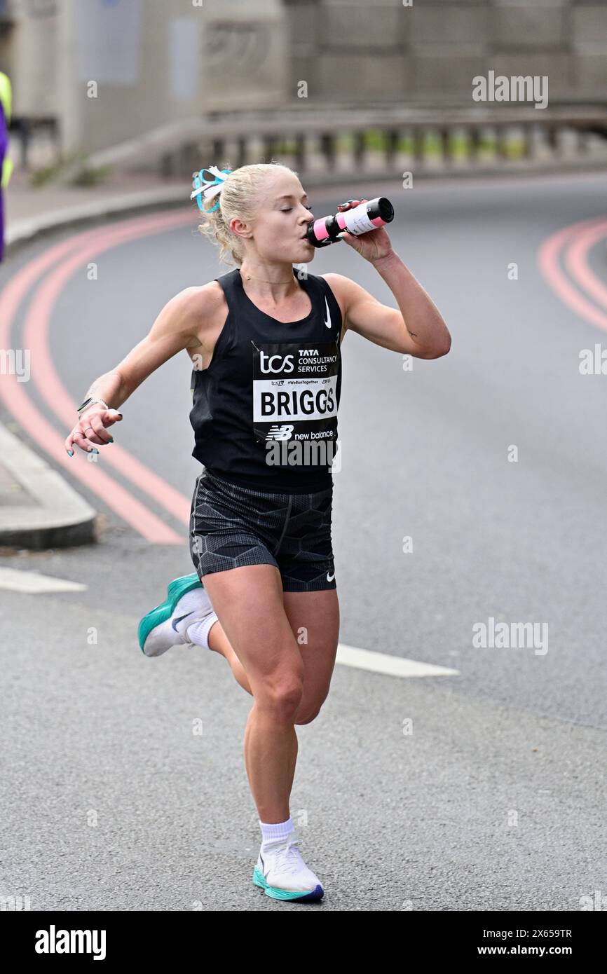 Becky Briggs, Großbritannien, Spitzenkonkurrentin der Frauen, London Marathon 2024, Poplar, East London, Vereinigtes Königreich Stockfoto