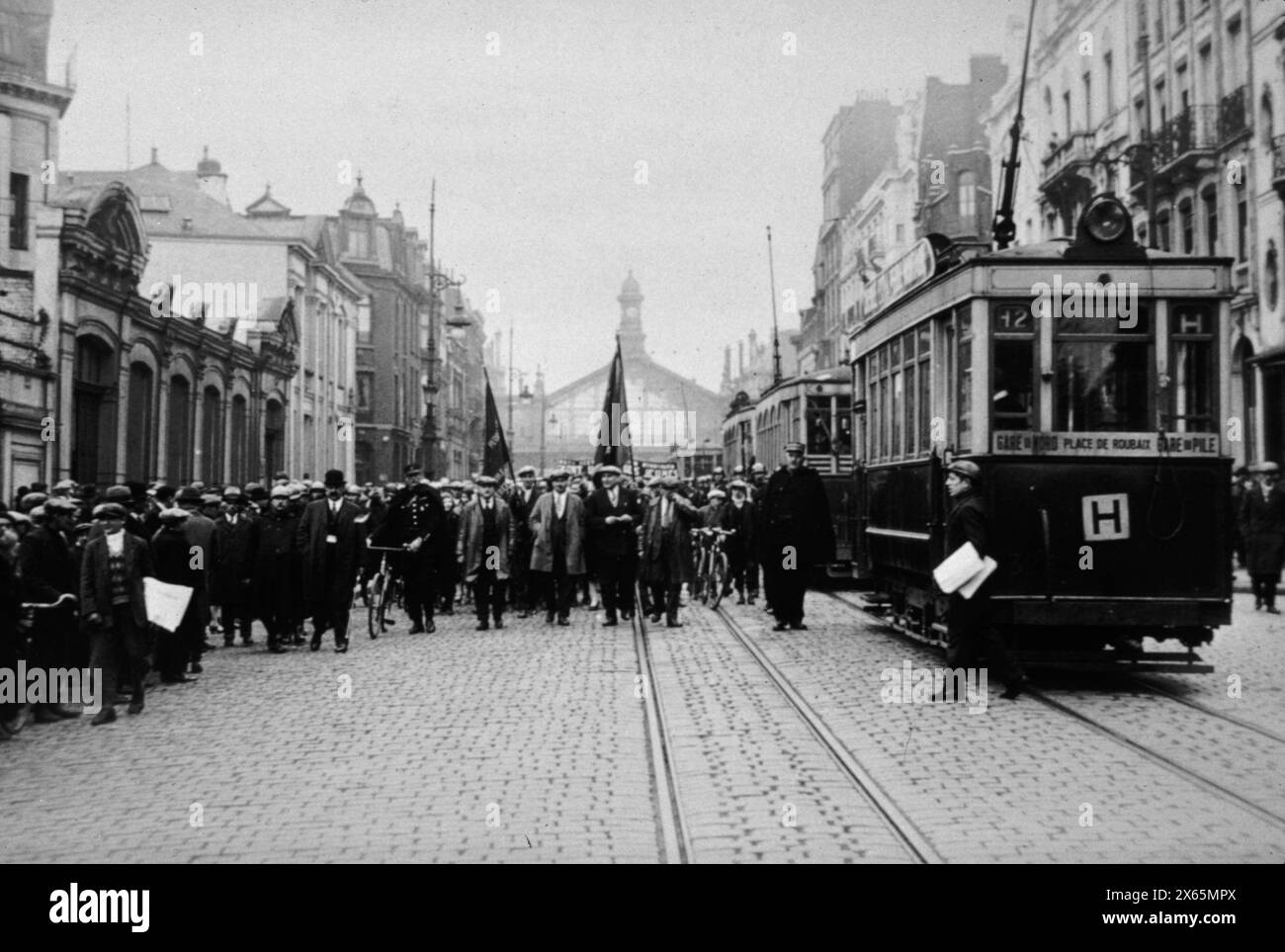 Kommunistische Demonstration während eines Textilstreiks, Roubaix, Frankreich 1930 Stockfoto