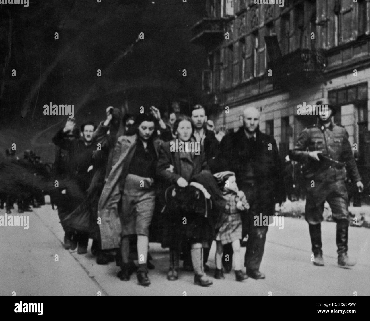 Einige Verteidiger Warschaus wurden während des Zweiten Weltkriegs von den Deutschen verhaftet, Polen 1943 Stockfoto