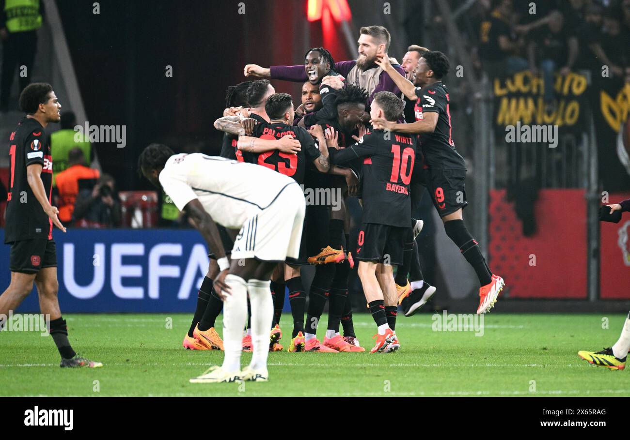 Europa League, BayArena Leverkusen, Halbfinale 2. Leg; Bayer Leverkusen - AS Rom; Bayer feiert nach dem Spiel den Eintritt ins Finale Stockfoto