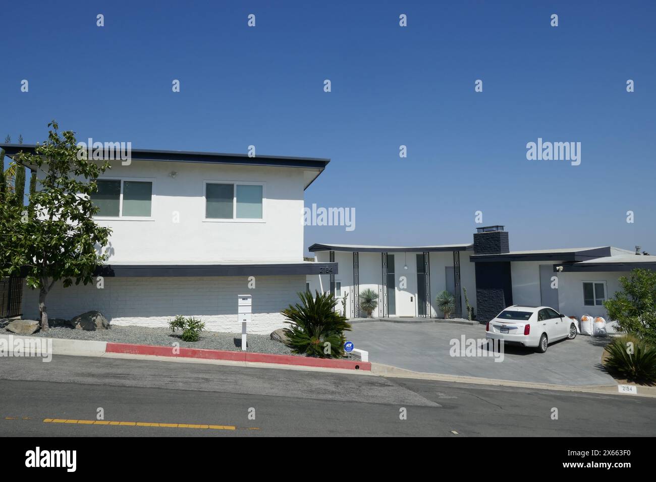 Los Angeles, Kalifornien, USA 12. Mai 2024 Singer Ray Conniff ehemaliges Haus am 2154 Hercules Drive in Mount Olympus am 12. Mai 2024 in Los Angeles, Kalifornien, USA. Foto: Barry King/Alamy Stock Photo Stockfoto
