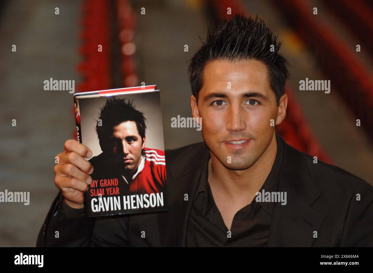 Der walisische Rugbystar Gavin Henson wurde bei der Veröffentlichung seines Buches dargestellt. 24.10.05 Stockfoto