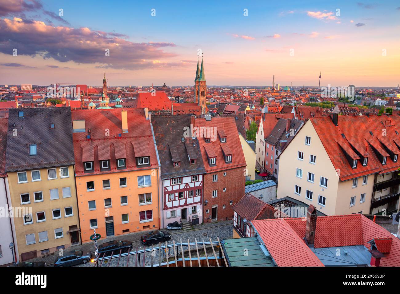 Nürnberg, Deutschland. Luftbild der Altstadt von Nürnberg, Deutschland bei schönem Sommeruntergang. Stockfoto