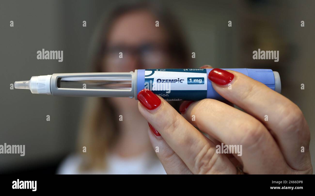 PIC zeigt: Ozempic Injection, Semaglutid Pen. bild von Modell PIC gavin rodgers/pixel8000 Stockfoto