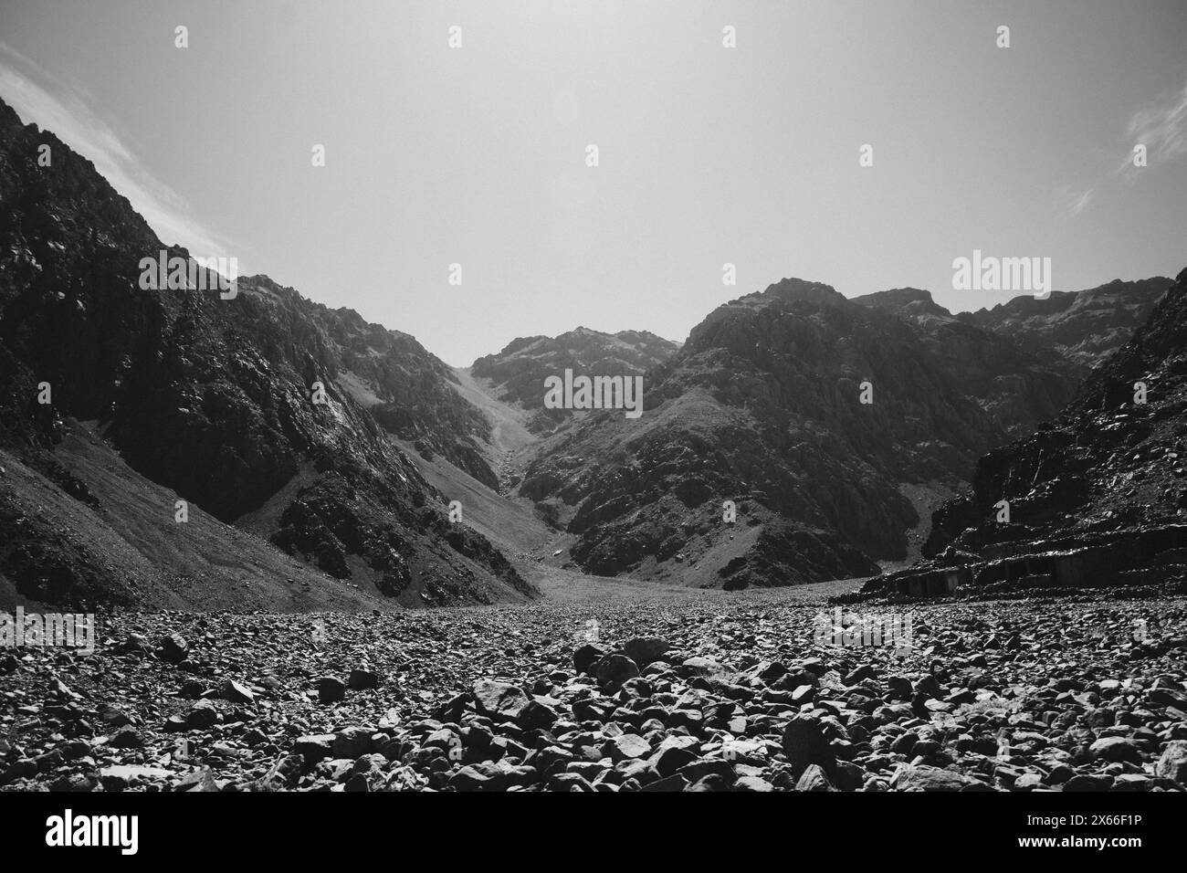 Der Ifni-See befindet sich im Nationalpark Toubkal im Hohen Atlasgebirge Marokkos. Stockfoto