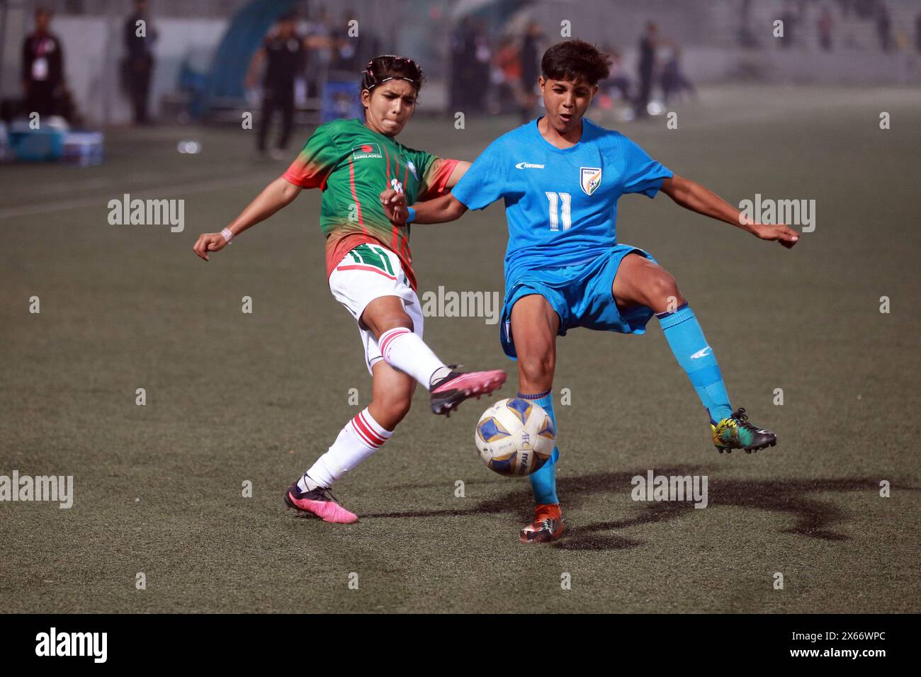 Bangladesch und Indien Fußballspiel der SAFF U-19 Women's Championship im Birshrestha Shaheed Mostafa Kamal Stadium in Kamalapur, Dhaka, Bangla Stockfoto