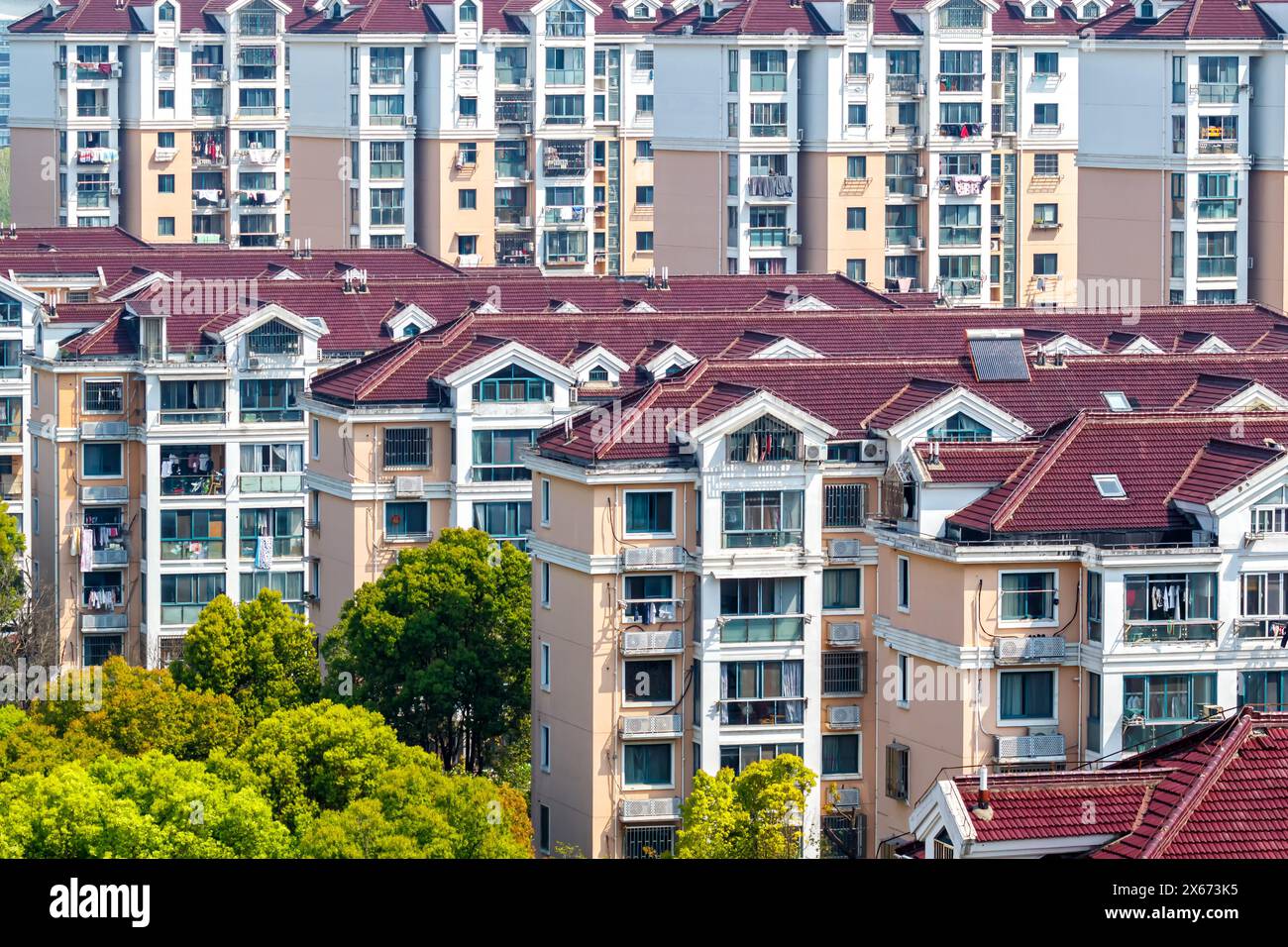 Immobilien Wohnimmobilien Gebäude Wirtschaft Finanzkrise Thema in Shanghai, China Stockfoto