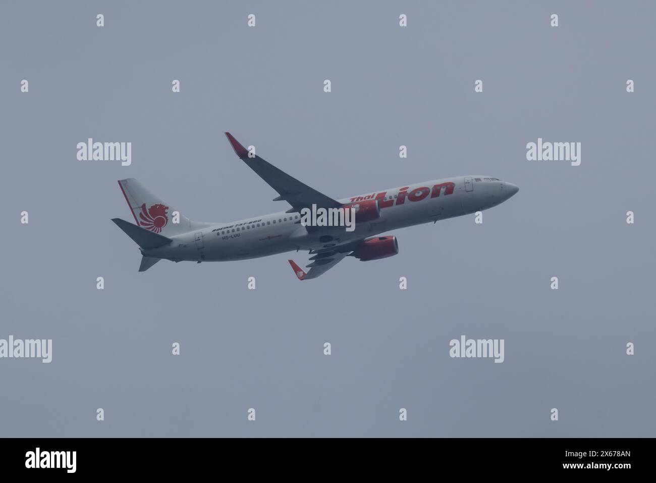 Chiangmai, Thailand - 23. November 2023: HS-LUU Boeing 737-800 der Thai Lionair Airline. Fahren Sie vom Flughafen Chiangmai nach Bangkok. Stockfoto