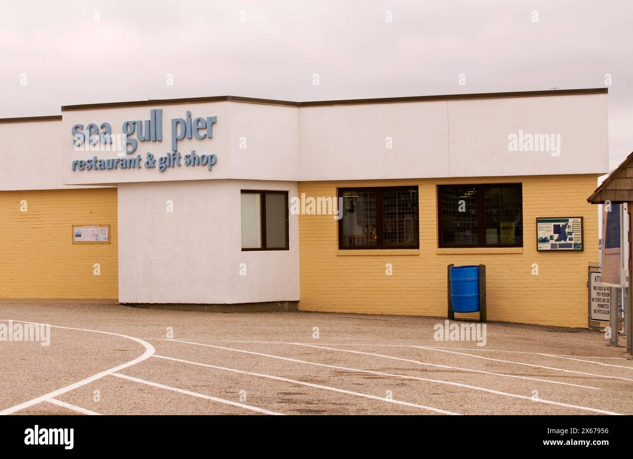 Sea Gull Pier Restaurant an der Chesapeake Bay Bridge and Tunnel, Virginia, USA. Stockfoto