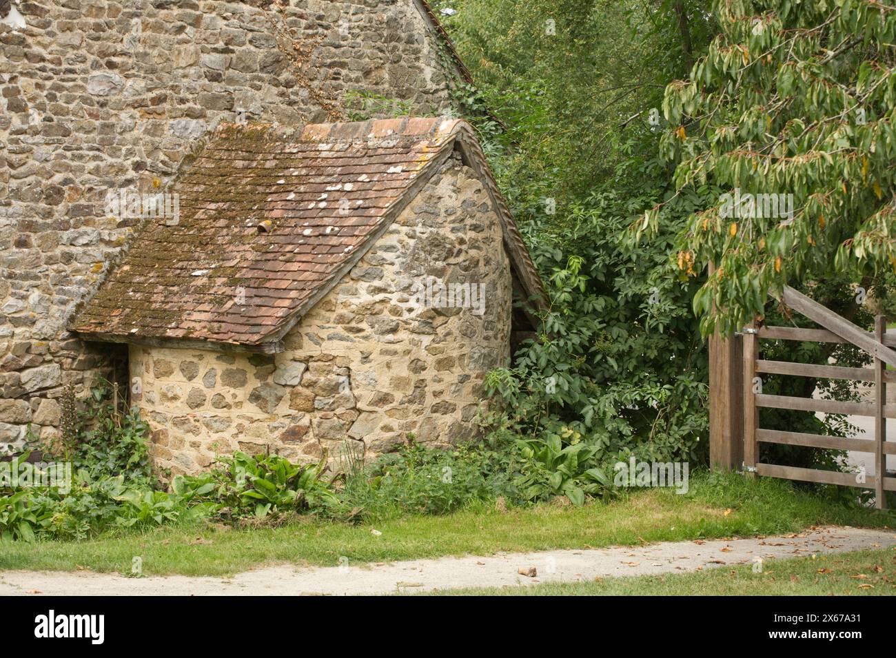 Traditioneller Backofen aus Stein in der französischen Normandie Stockfoto