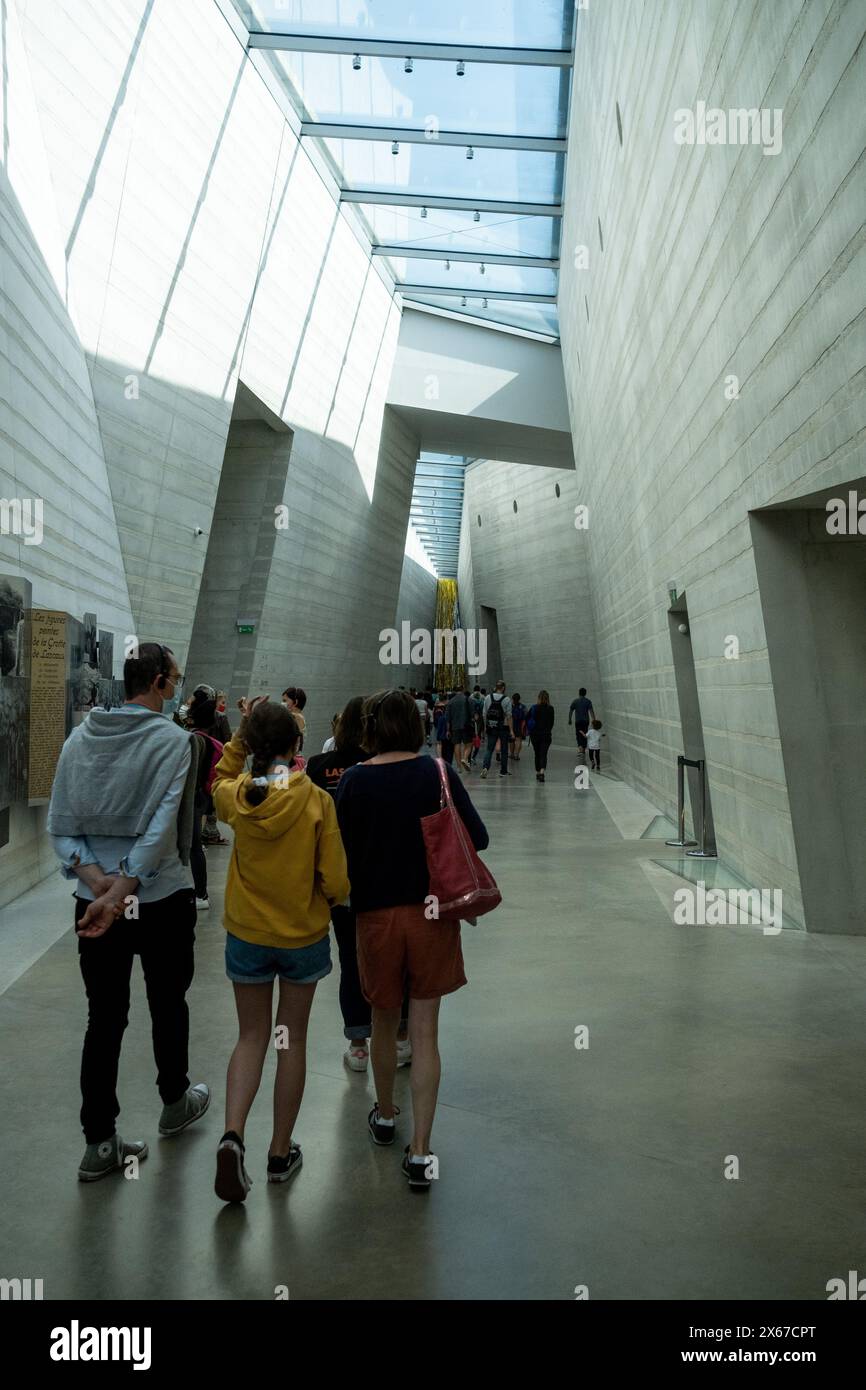Besichtigungstour durch Lascaux IV, die letzte vollständige Nachbildung der Lascaux-Höhle, eine geschmückte Höhle aus der oberpaläolithischen Zeit, das Symbol der Prähis Stockfoto