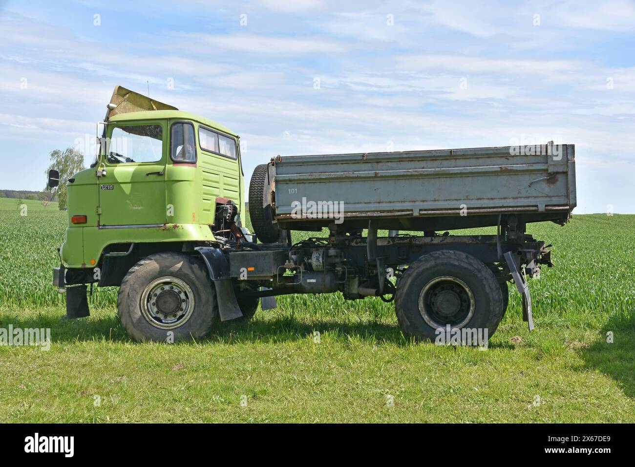 28.04.2024 Oldtimertreffen Deutschland/Sachsen Anhalt/Altmark/Altmarkkreis Salzwedel/Gemeinde Diesdorf/Ortsteil Hohengrieben/Trecker- Oldtimertreffen/LKW IFA L 60/Nachfolger des W 50/ gebaut von 1987- 1990 *** 28 04 2024 Oldtimer Meeting Deutschland Sachsen Anhalt Altmark Altmarkkreis Salzwedel Gemeinde Diesdorf Bezirk Hohengrieben Traktor Oldtimer Meeting Truck IFA L 60 Nachfolger der W 50 Baujahr 1987 1990 Stockfoto